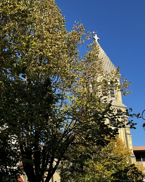 L'église Saint-Flaive dans les feuillages d'automne (Ermont, Île-de-France)