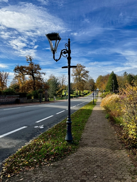 L'Avenue des Sources (Forges-les-Eaux, Normandie)